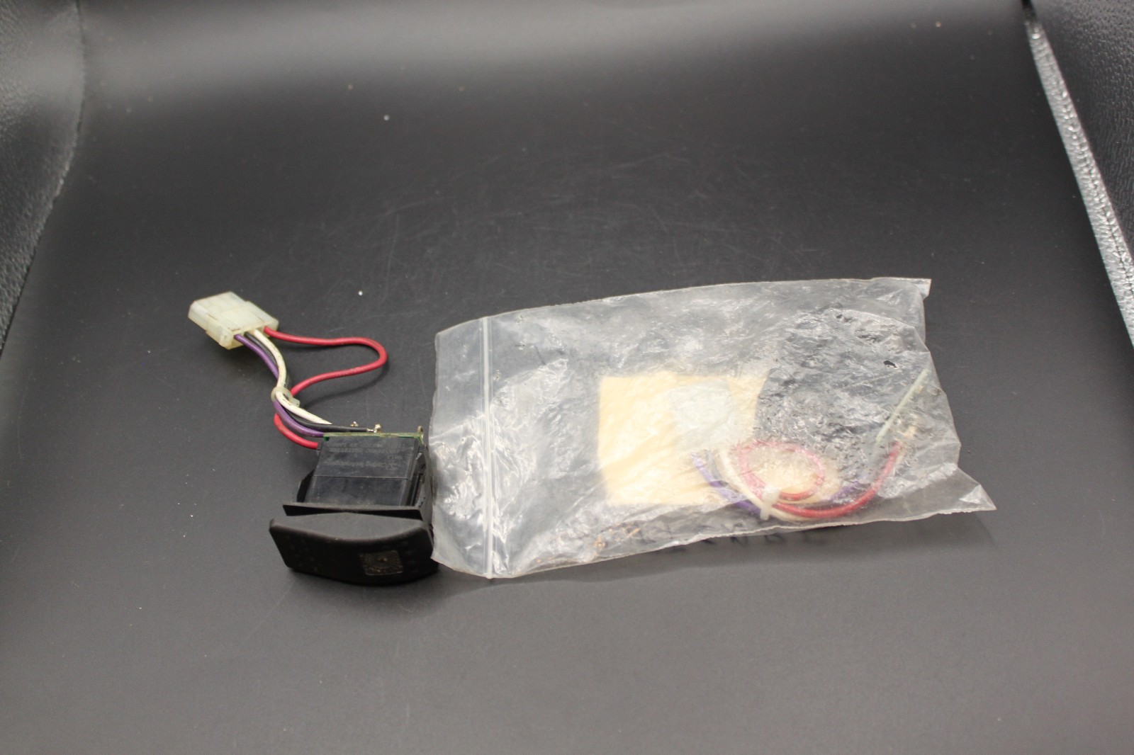 Lot of 2 Carling Illuminated Rocker Switch 28VDC Harness Mart Cart Style