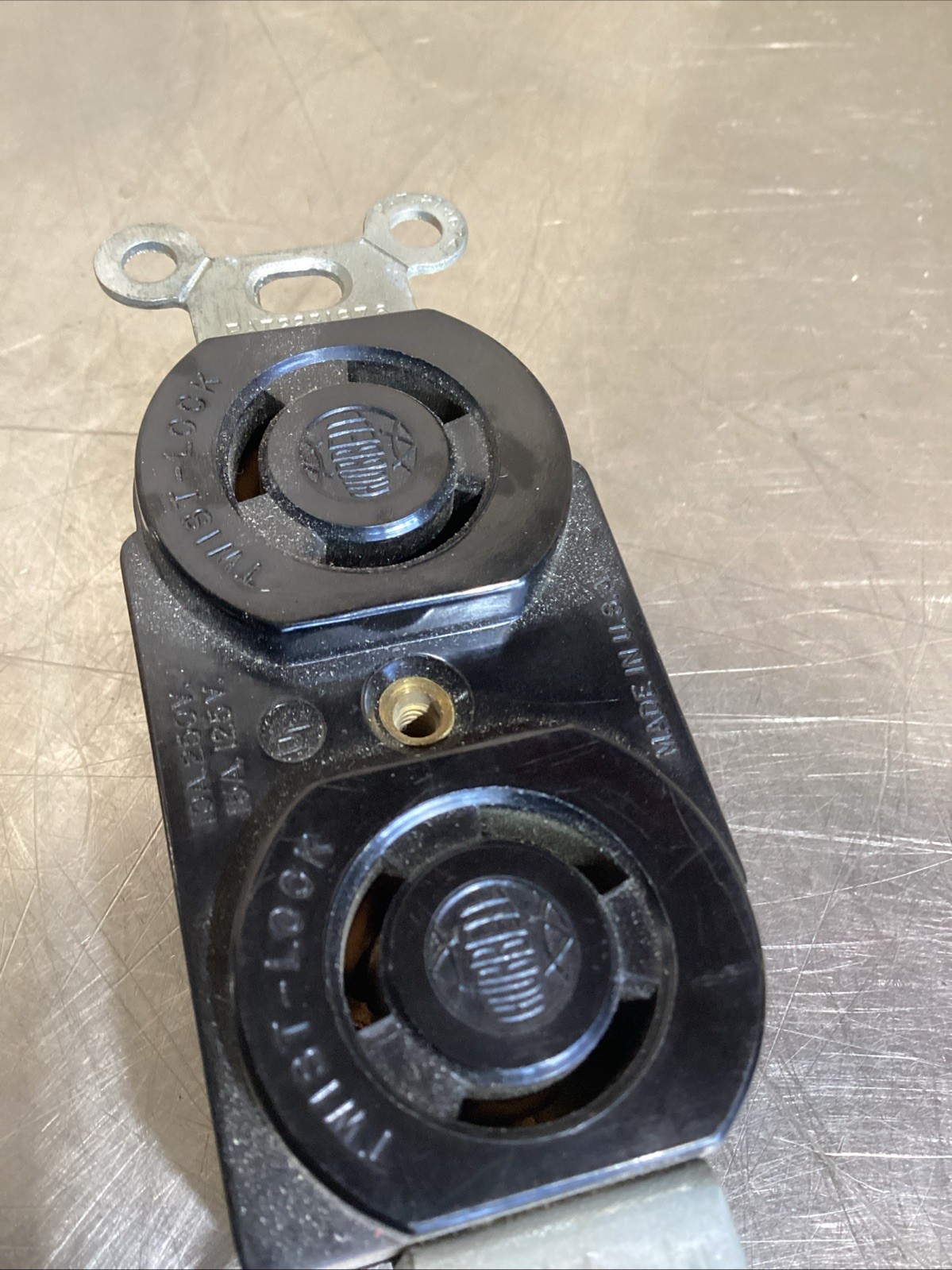NEW – HUBBELL Locking Duplex Receptale Black Back Wired – 10A 250v 15A 125v