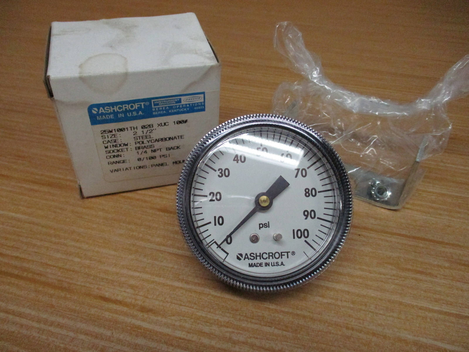 Ashcroft 25W1001TH 02B XUC 100# Pressure Gauge 25W1001TH02BXUC100