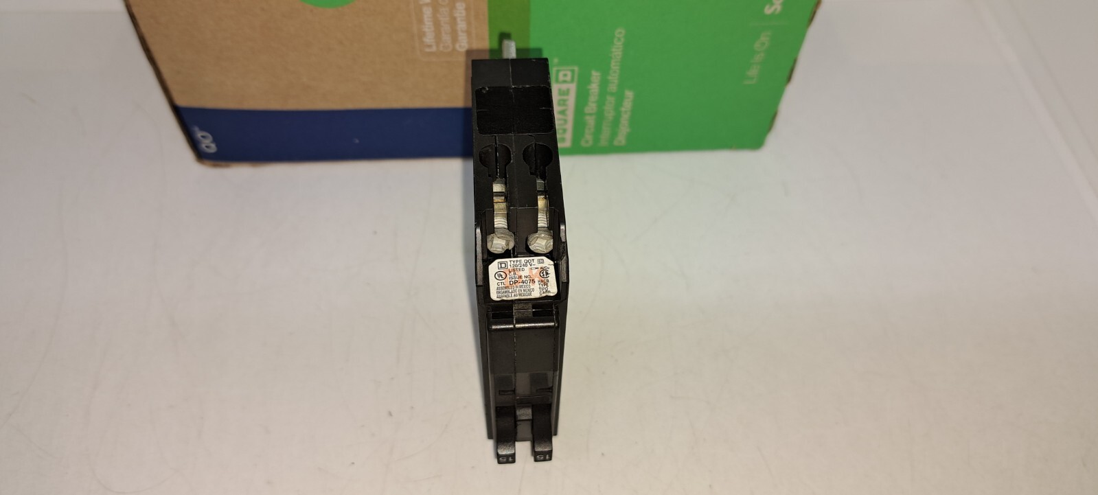 Square D QOT1515 Tandem Twin 15 Amp Mini Circuit Breaker with hook NEW