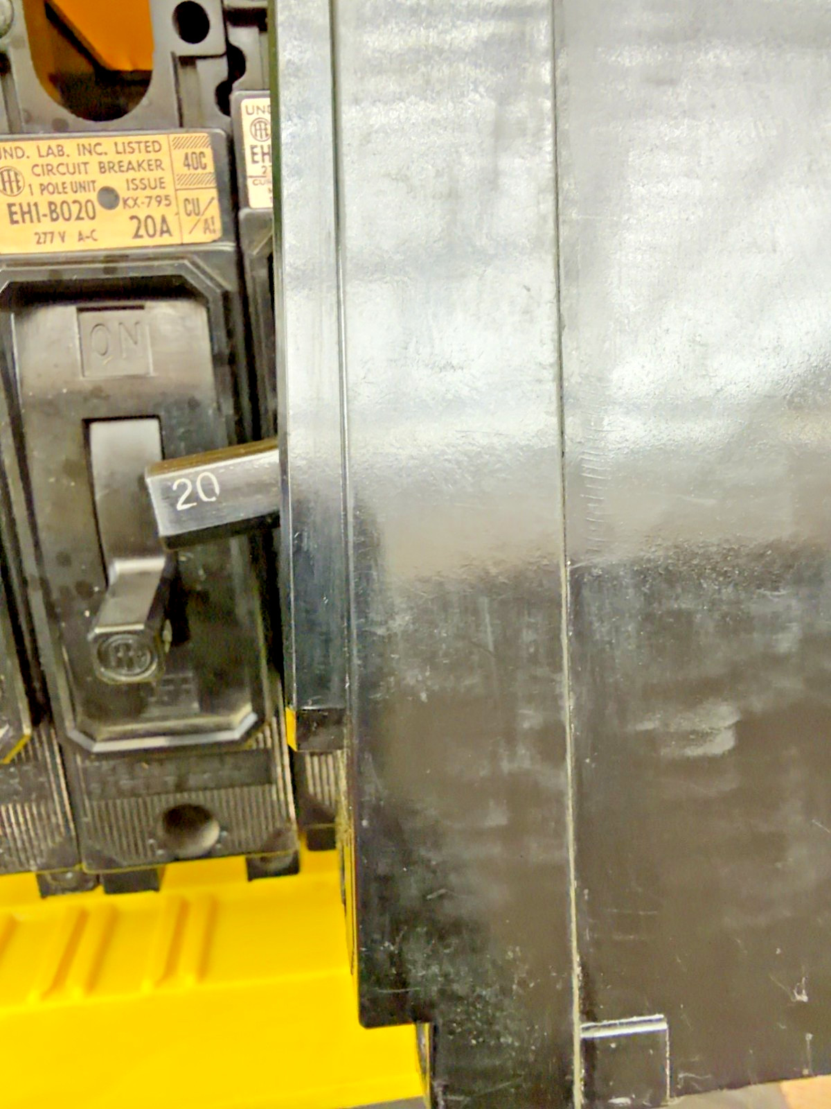 ITE EH1-B020 20A 1 Pole Circuit Breaker 277VAC 125VDC CU/AL Industrial