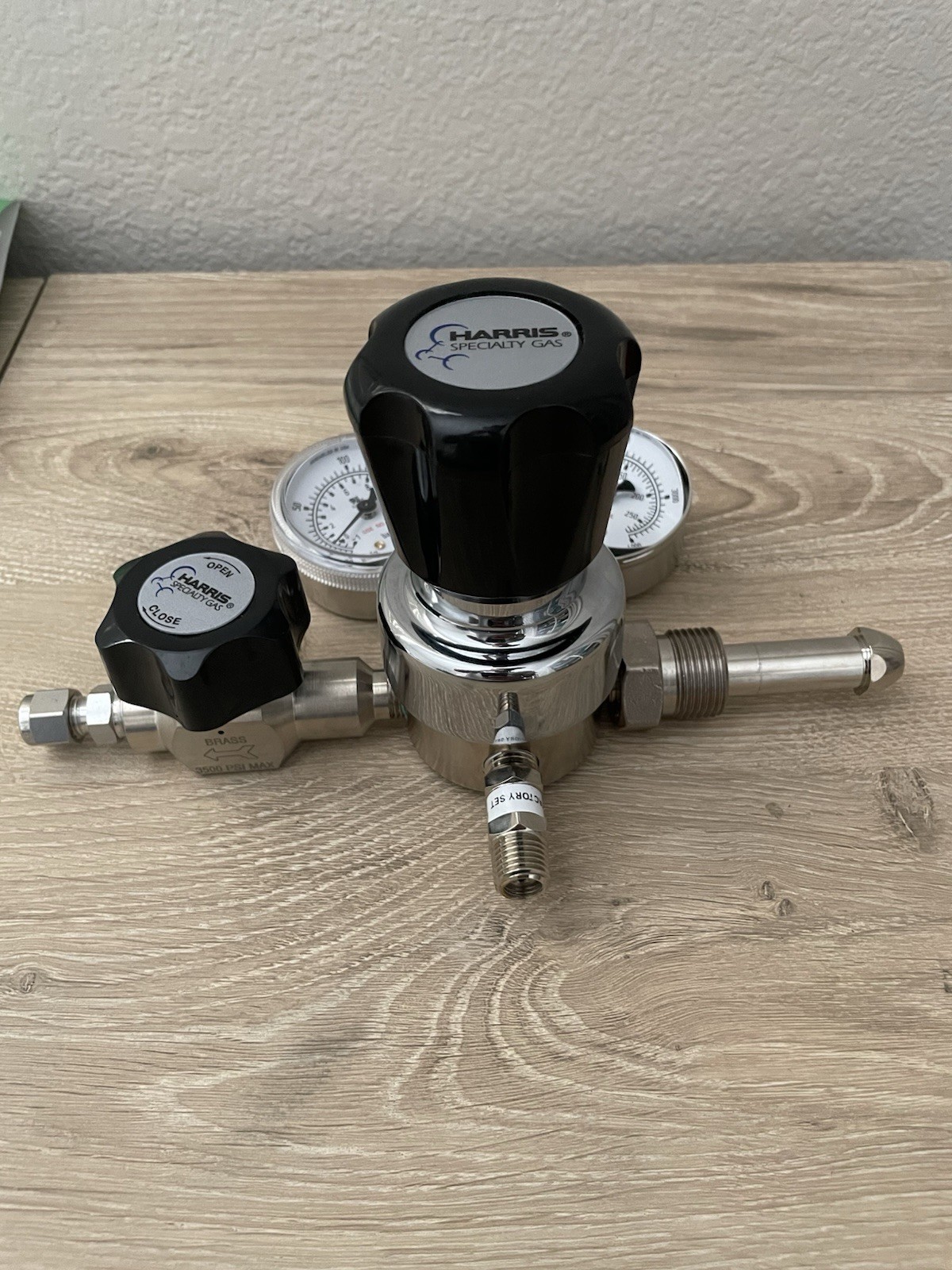 Harris KH1045 High Purity Gas Regulator, Single Stage. NEW OPEN BOX. See Details