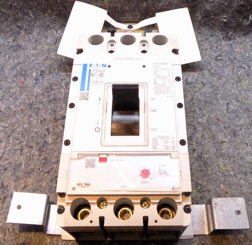 Eaton PDG33M0600FNNN Breaker w/ PDG3XTFA3H400 (400A) trip unit & MB hardware kit