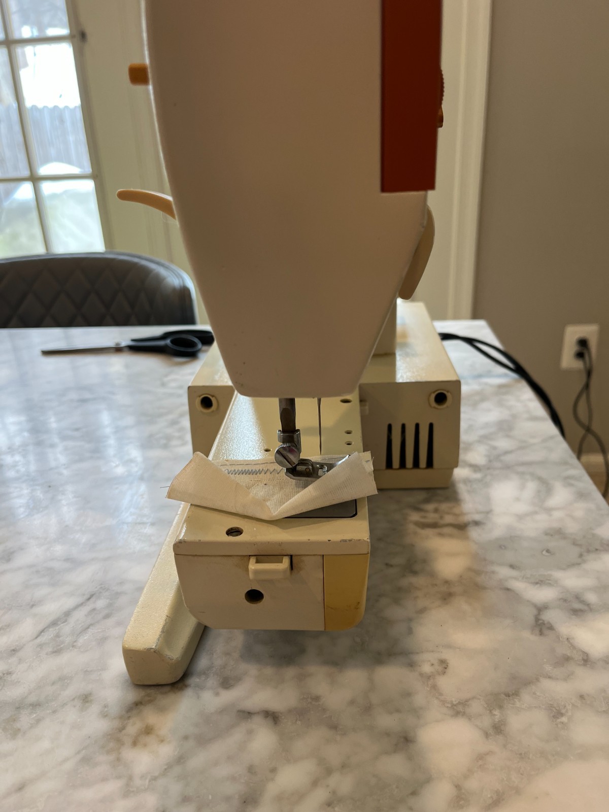 Singer 5522 Heavy Duty Sewing Machine with Foot Pedal