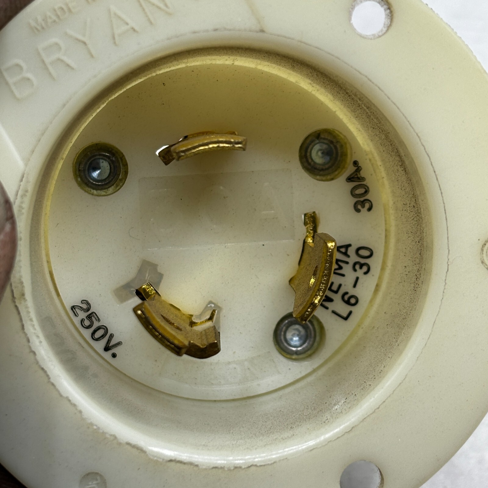 BRYANT 70630-MB Locking Male Base Plug Nylon 2 Pole 3 Wire 30A 250V L6-30 ⭐
