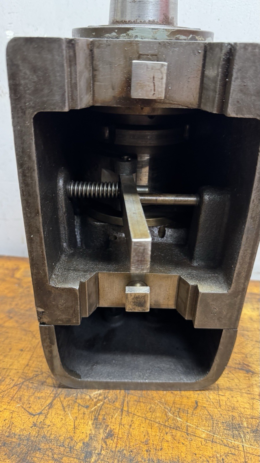 Hardinge Elgin 9″ Lathe Headstock 5C Taper Lock Nose