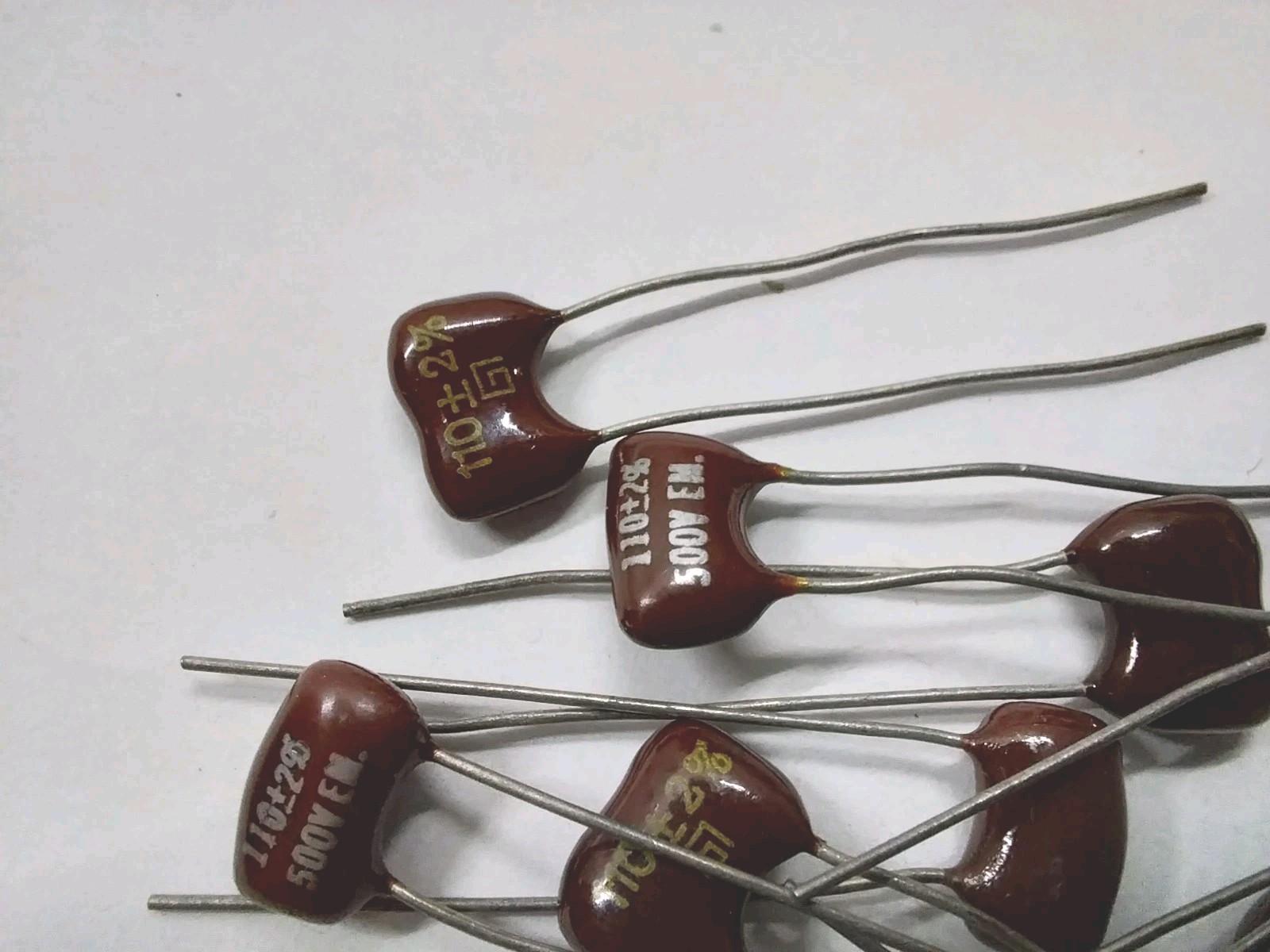 12 pcs. – 120pF, 500 Volt, Capacitors Dipped Silver Mica, +/-2%, 125 DegC.,