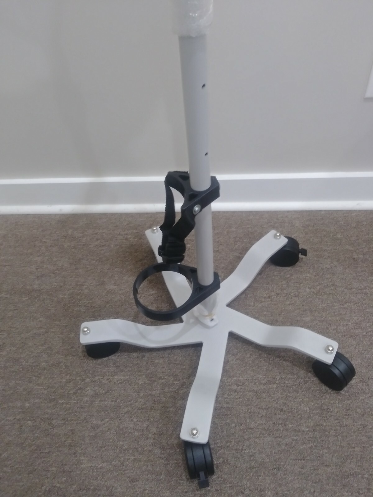 Vyaire Carefusion Pulmonetics Systems LTV Series Rolling Floor Stand Brand New