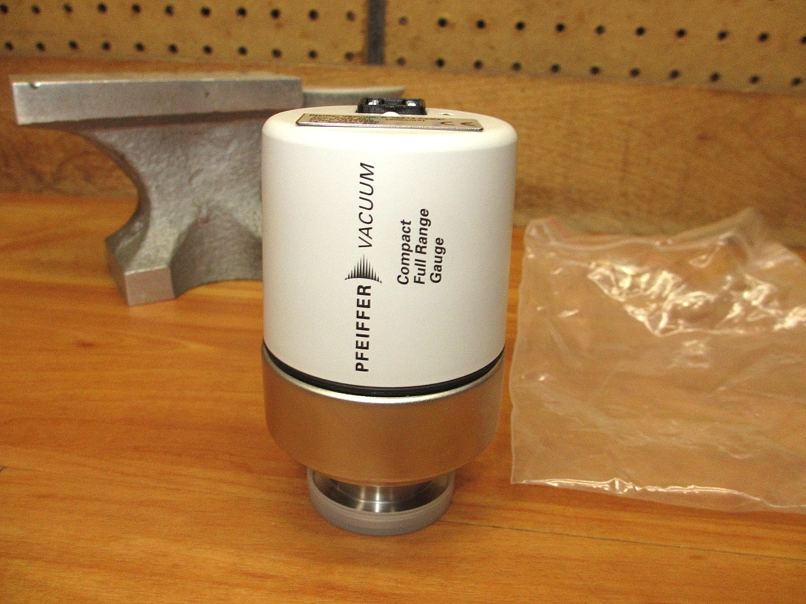 Pfeiffer Vacuum PKR 251 *NEW* Compact Full Range Gauge PTR26000