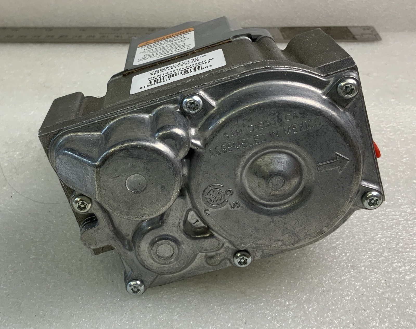 RESIDEO DUAL VALVE STANDING PILOT COMBO GAS CONTROL VR8200A 2132 NOS