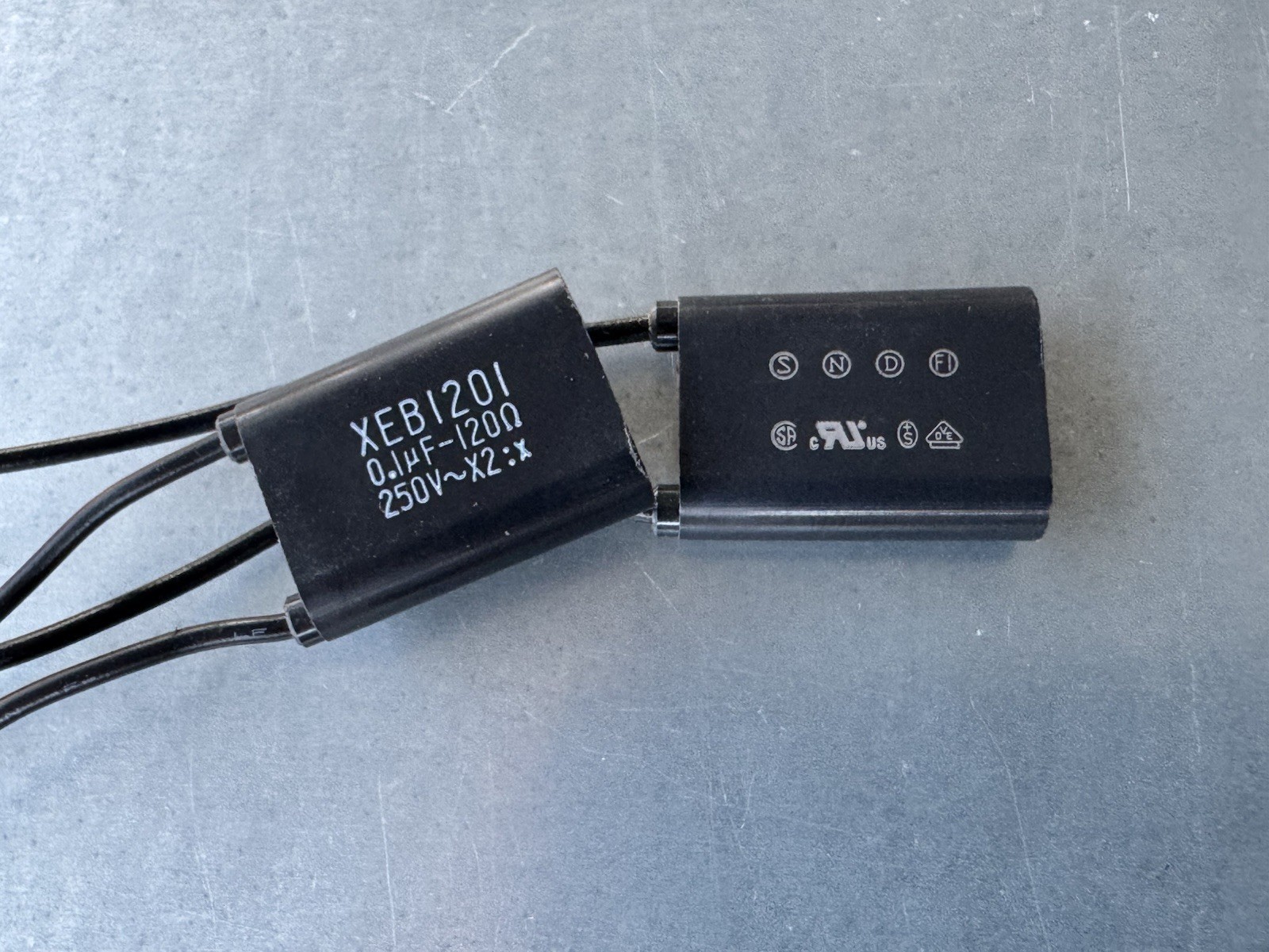 Okaya XEB1201 RC Network Isolated 0.5W 120ohm 0.1uF 250VAC Capacitor
