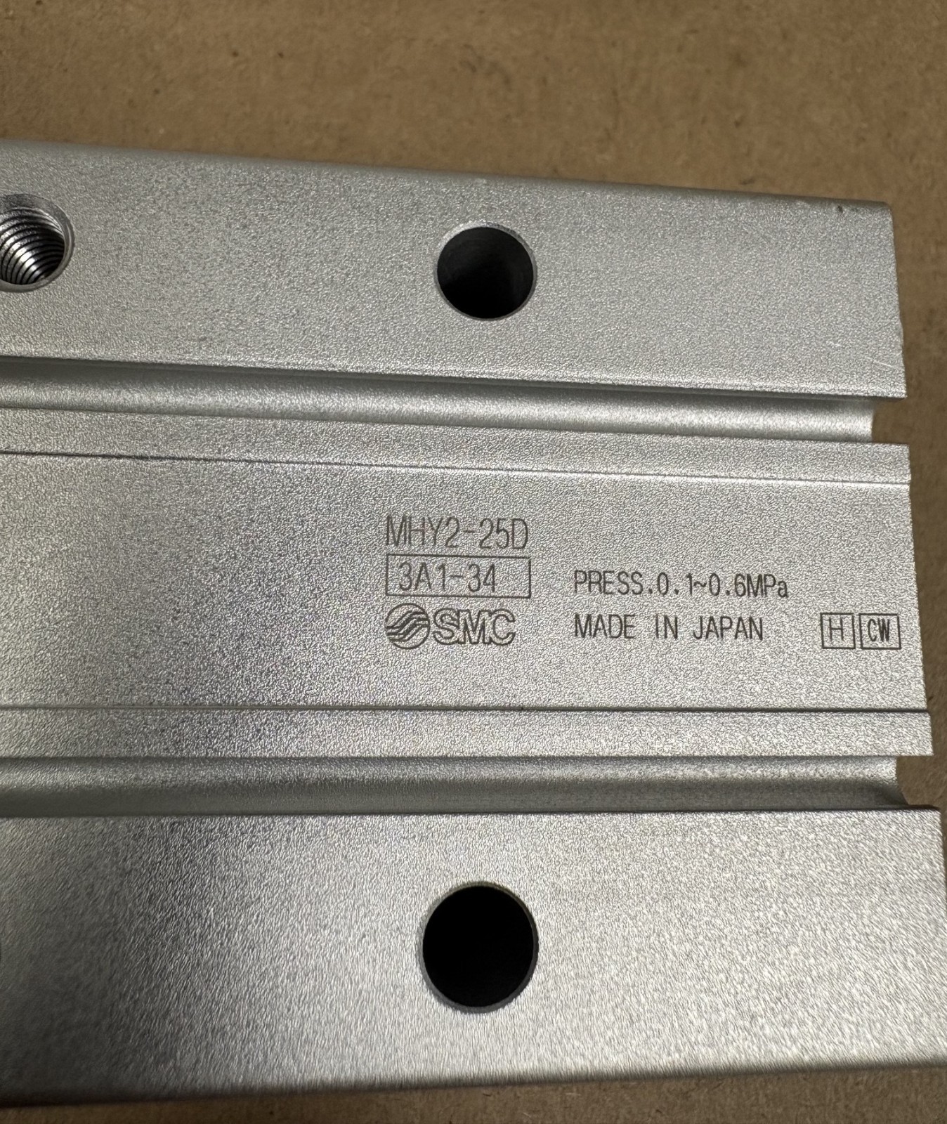 SMC MHY2-25D PNEUMATIC GRIPPER CYLINDER NEW