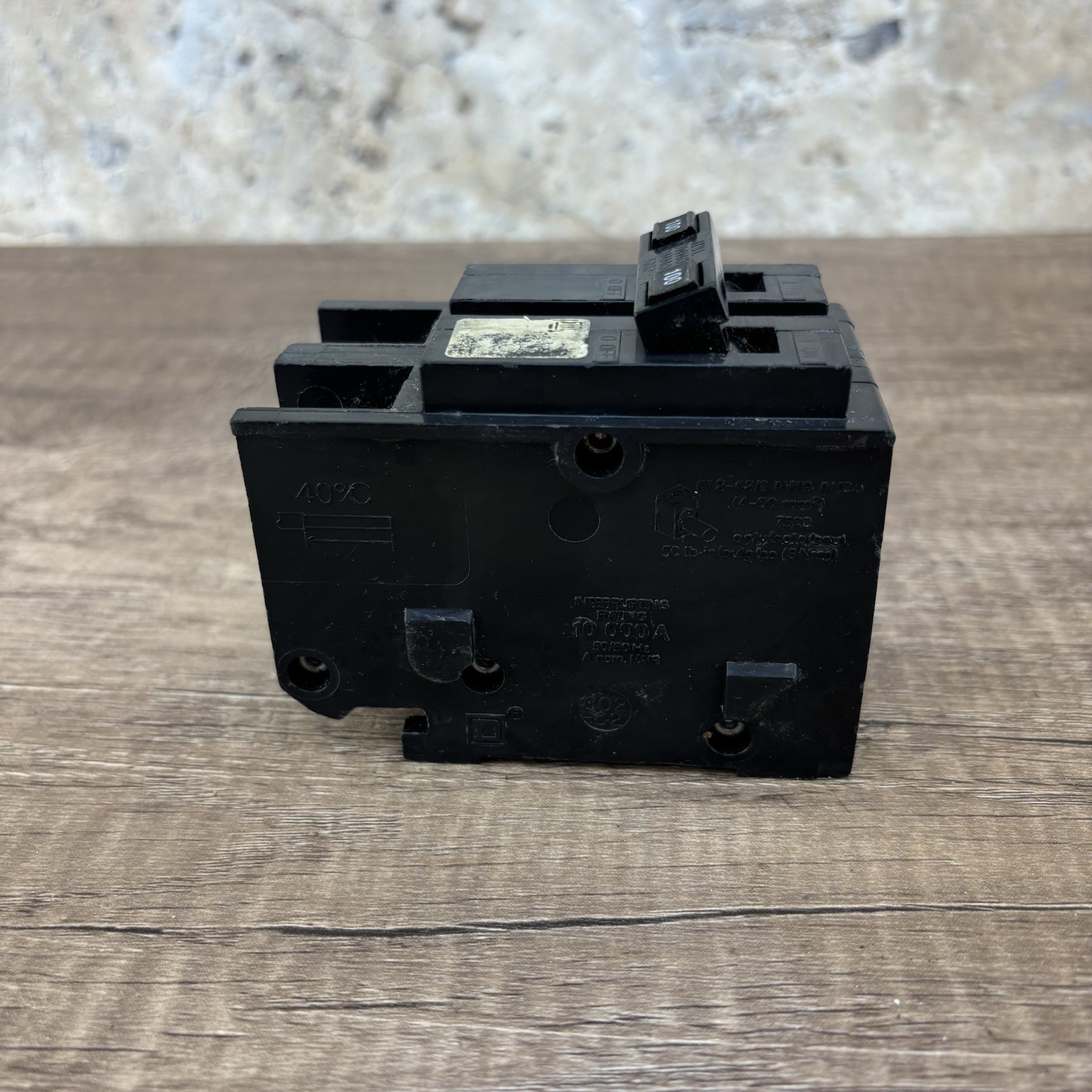 Square D HOM2100 Homeline 100A 2-Pole 120/240V AC Circuit Breaker Trip New