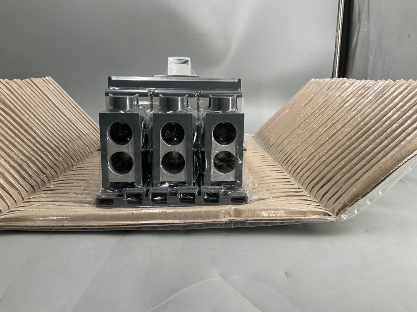 NEW ABB XT5NQ340AFNN000XXX 400 A xt5n 340 Circuit Breaker NEW IN BOX
