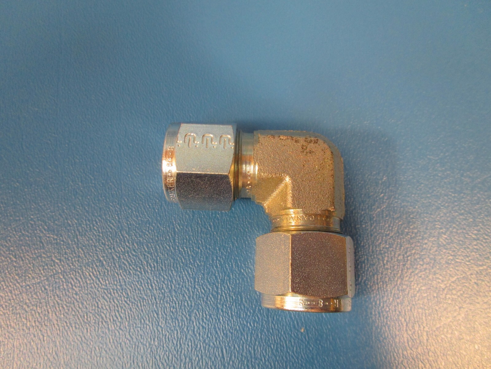 BOX OF 10 PARKER 8-8-EBZ-S, Elbow Union. CPI union elbow, 1/2″ single ferrule