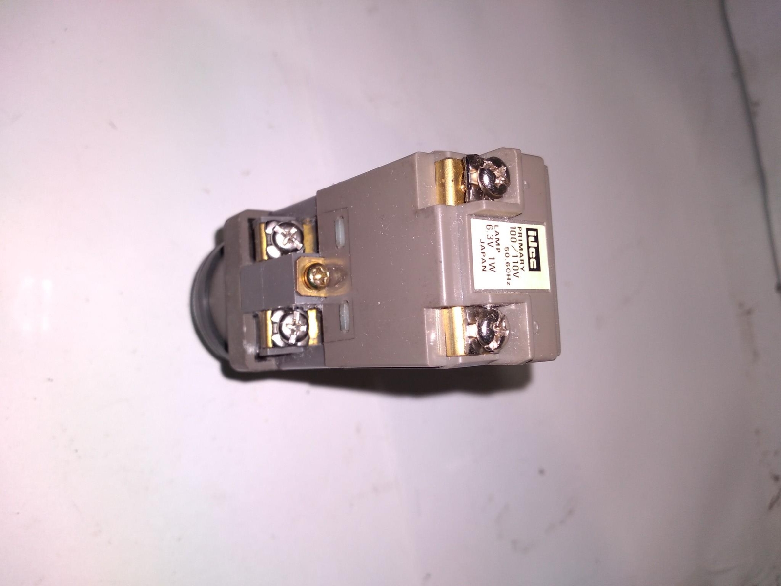 IZUMI IDEC ORIMARY 100/110V 50-60HZ LAMP 6.3V 1W 100/110V 50-60HZ 6.3V 1W