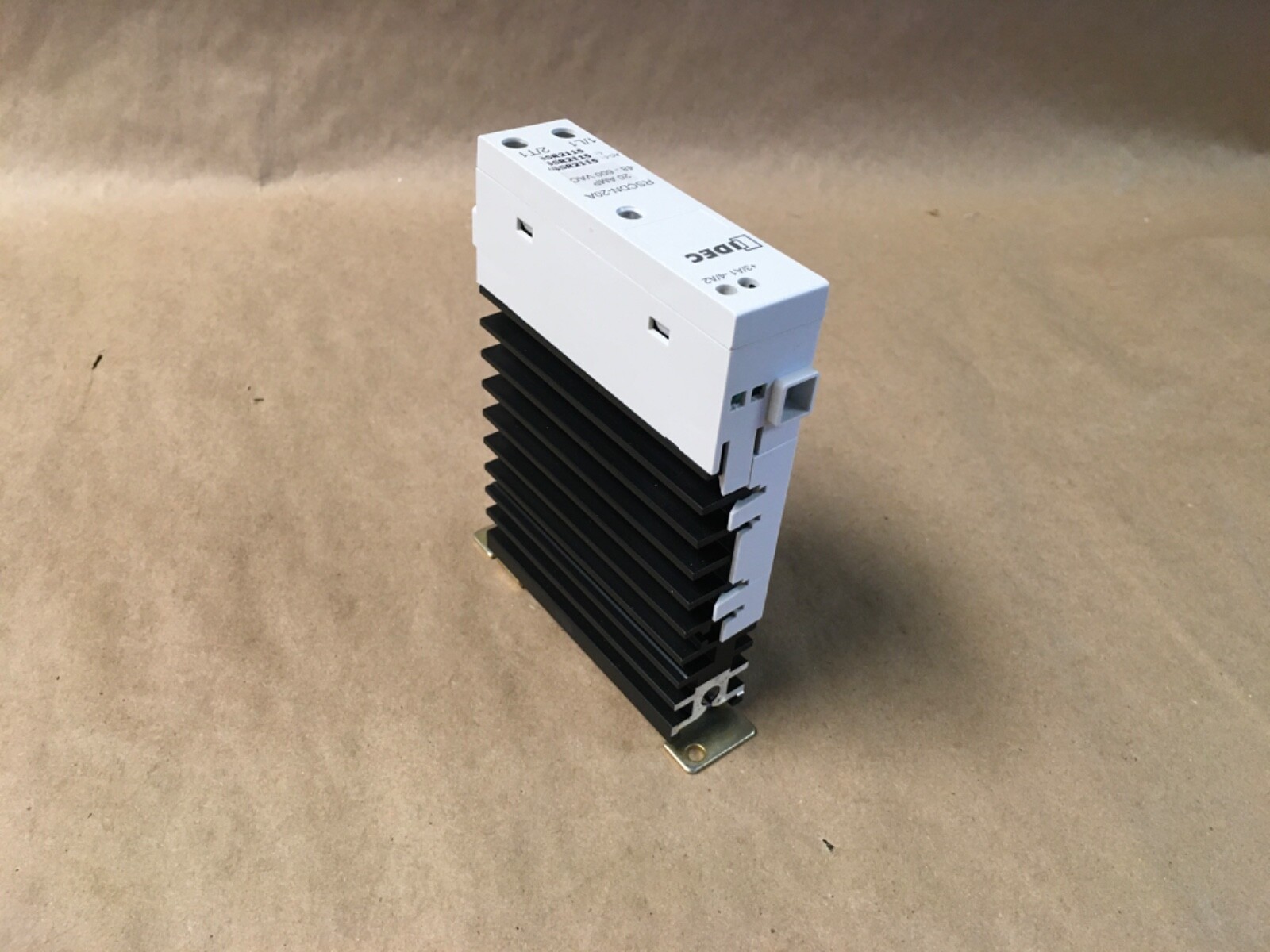 Idec RSCDN-20A Solid State Relay, 4-32VDC Coil – 20A – 48-600 VAC (KB)