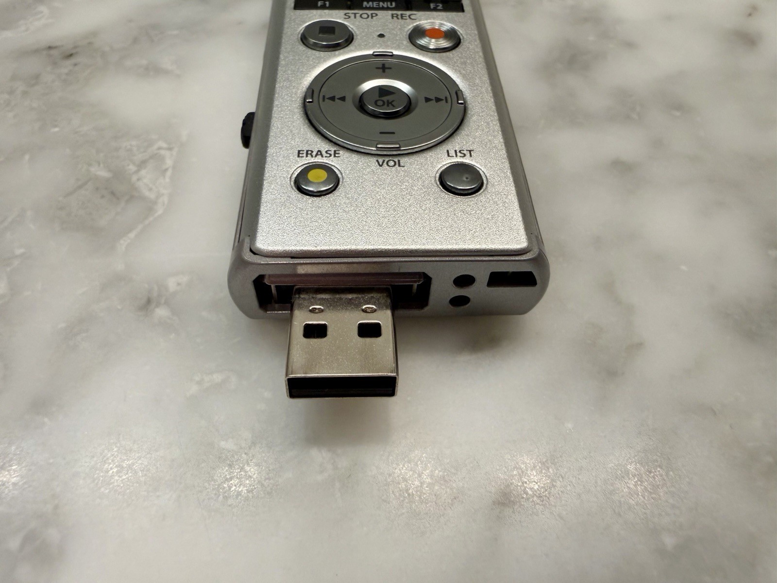 Olympus DM-720 Digital Voice Recorder – 4GB, USB Connect, Micro-SD Slot, Silver