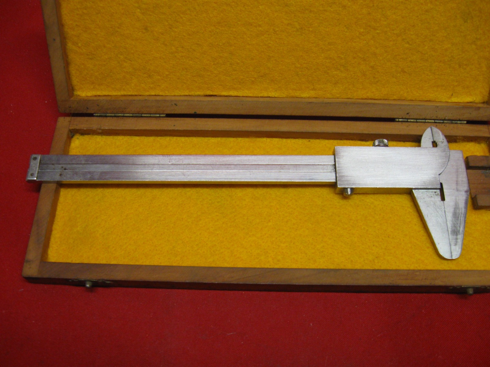 ETALON SWITZERLAND 7″ CALIPER WITH ORIGINAL WOODEN CASE