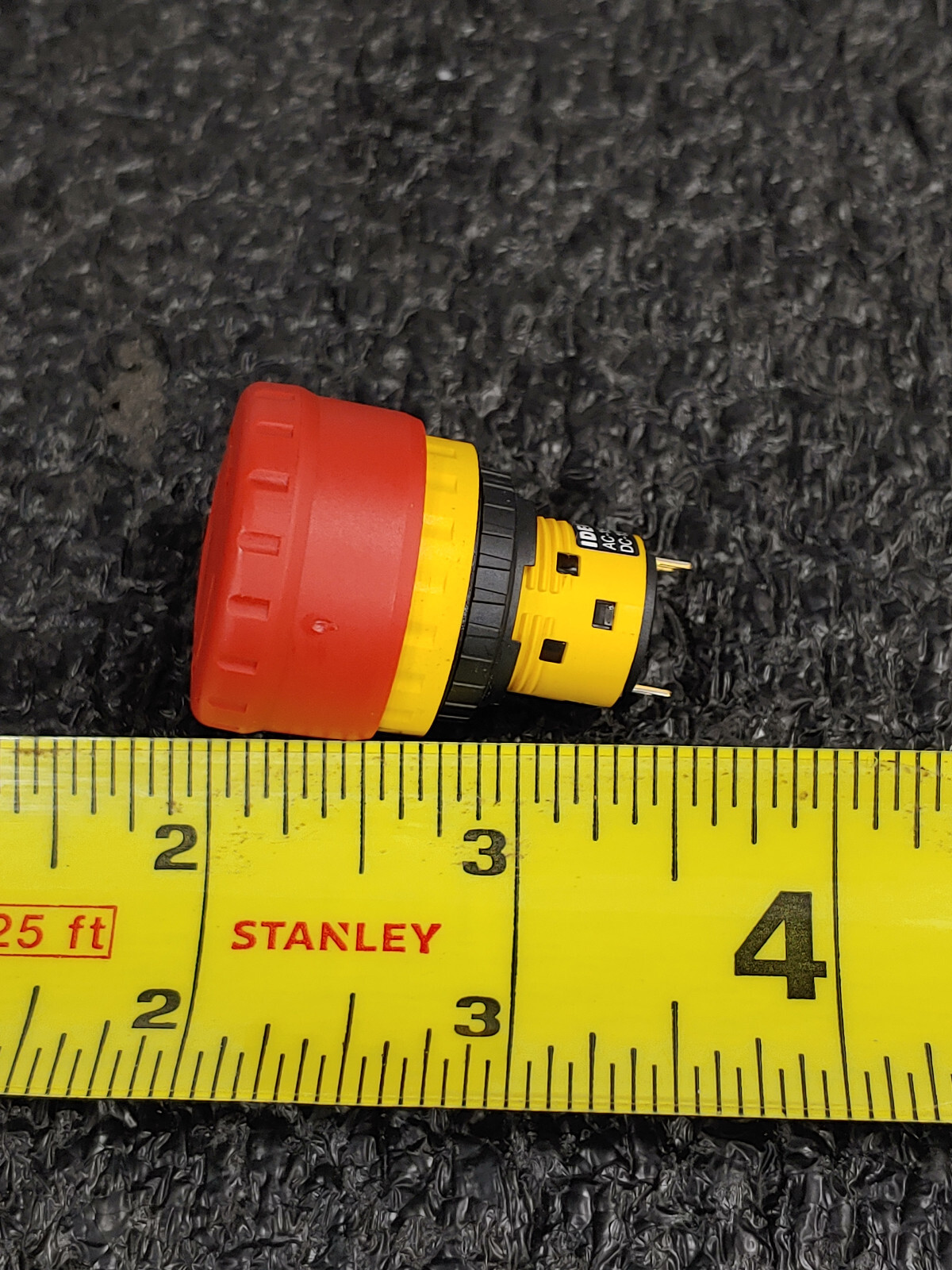 Lot of 2 IDEC XA1E-BV XA Series 16mm Estop Emergency Stop Switch 2 Prong