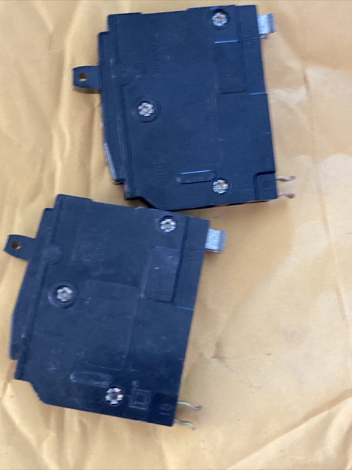 Lot of 2 Square D QO115 15A 1 Pole Circuit Breaker Trip Window Yellow “D”