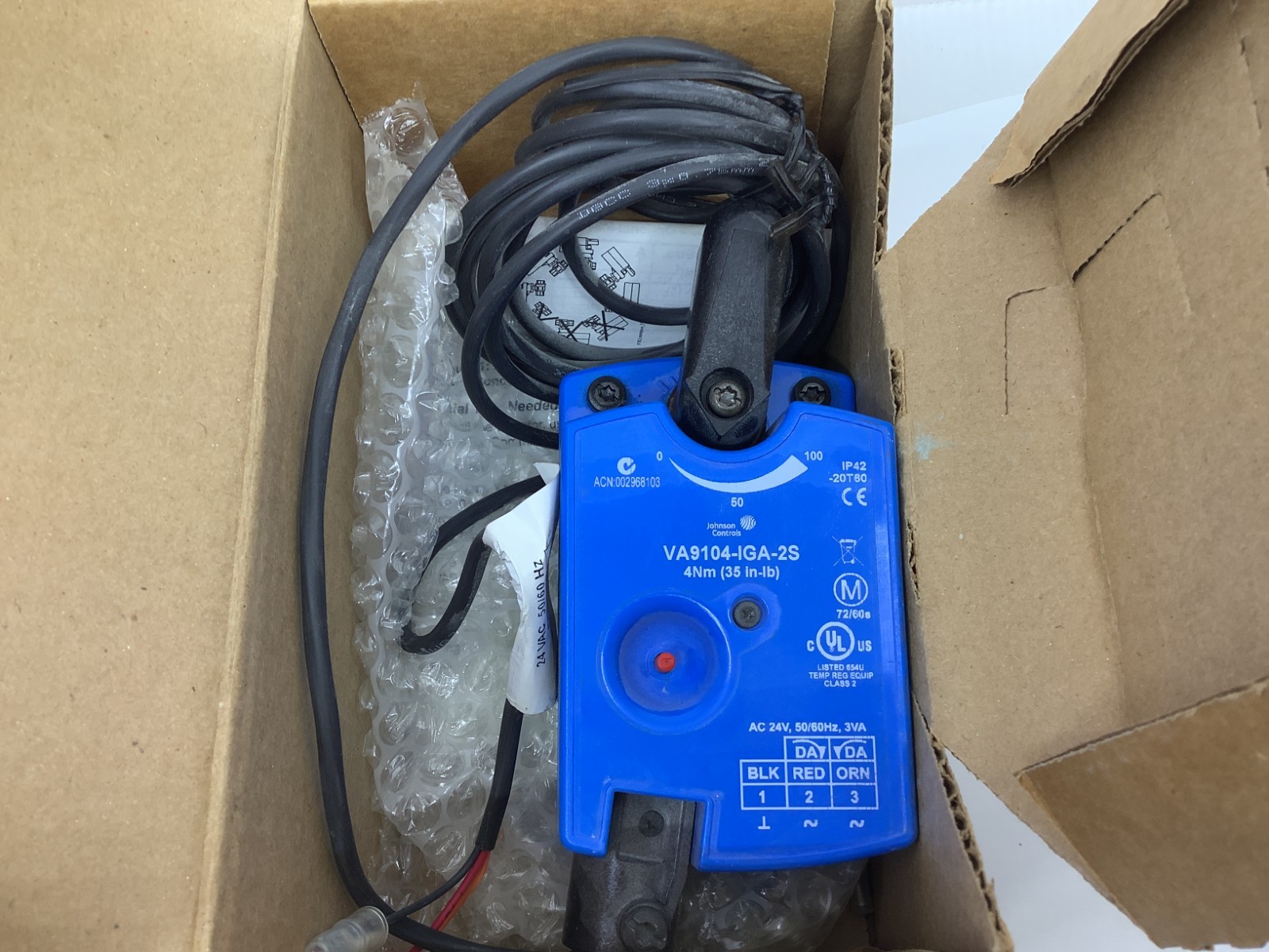 Johnson Controls VA9104-IGA-2S Electric Valve Actuator w Linkage Floating Point