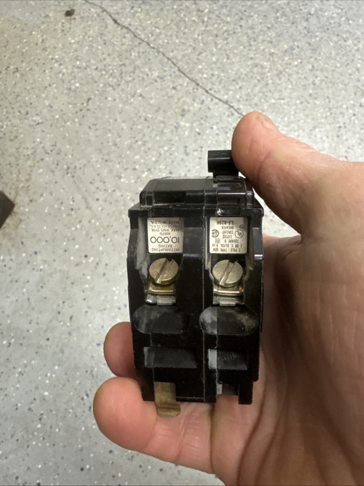 Square D QOB220 Circuit Breaker 20 Amp 240 Volt 2 Pole Bolt On