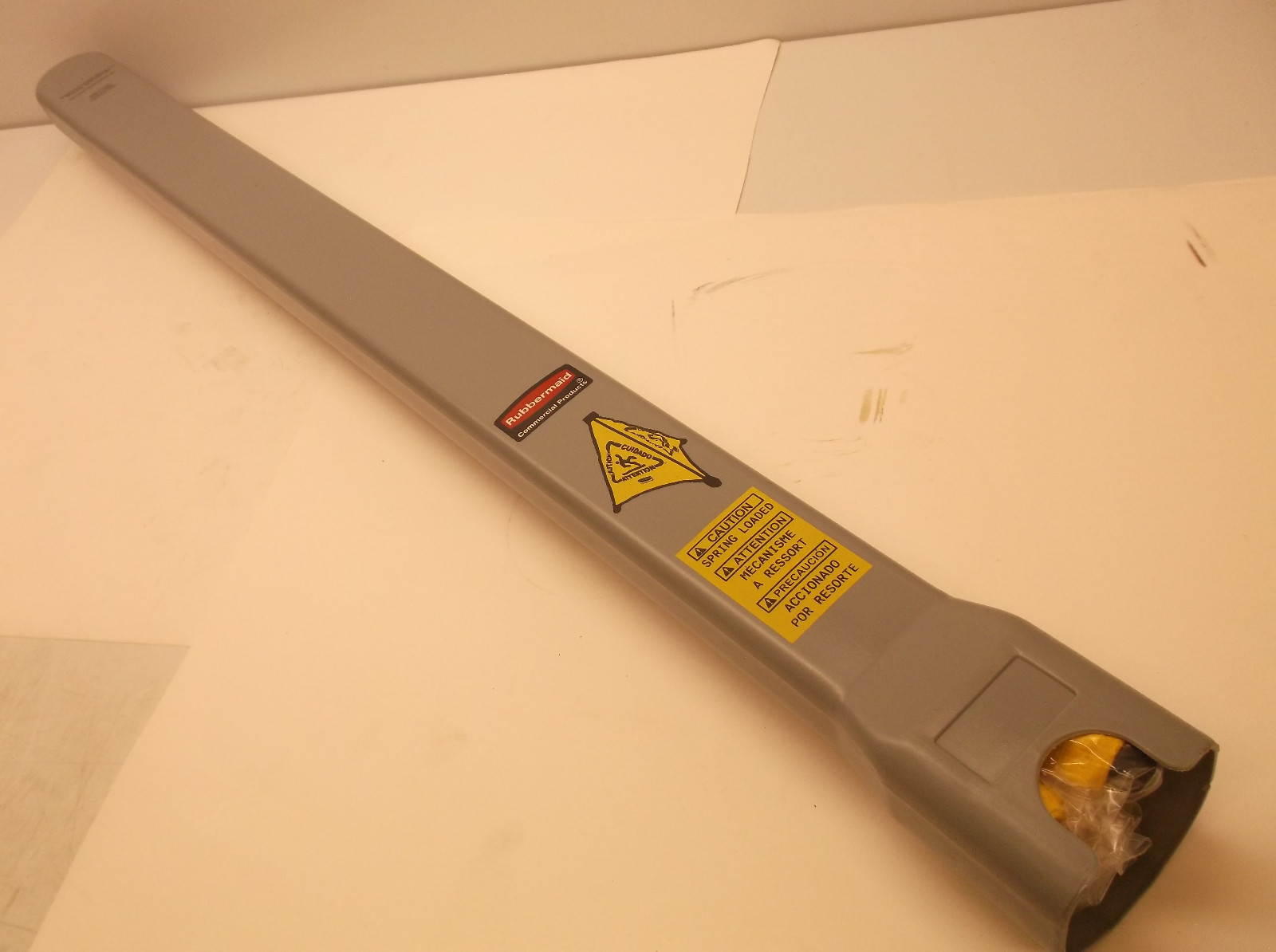 New RUBBERMAID FG9S0100YEL Soft Safety Sign Caution Eng/Sp/Fr (B27)