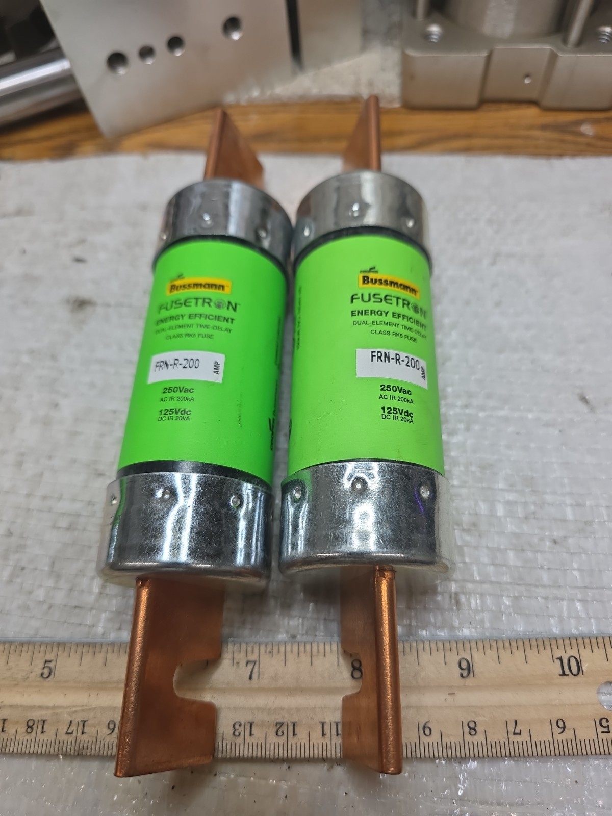 NEW QTY OF 2 BUSSMANN FRN-R-200 BUSS FUSETRON TIME DELAY 200A AMP 250V-AC FUSE