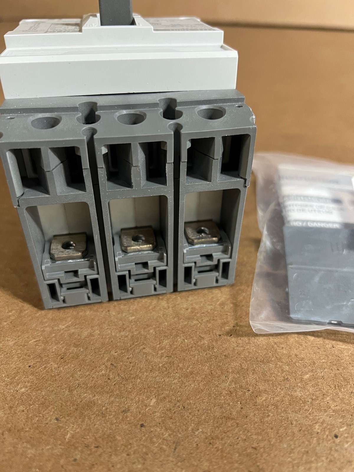 02050461UL UTE100H FTU 90A 3P LO UL MCCB NNB