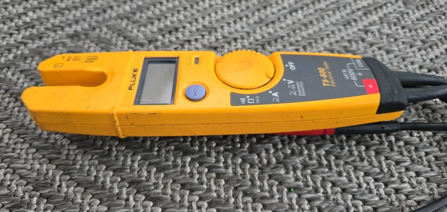 Fluke T5-600 Electrical Tester CAT III 600V Digital Multimeter Tested Works