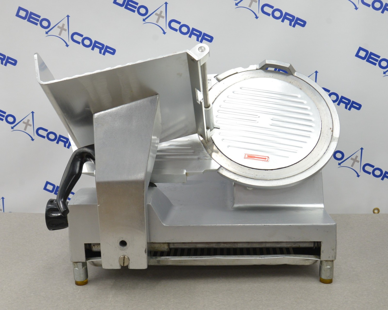 Avantco SL512 12″ Semi-Automatic Gravity Feed Meat Slicer 1/2 hp
