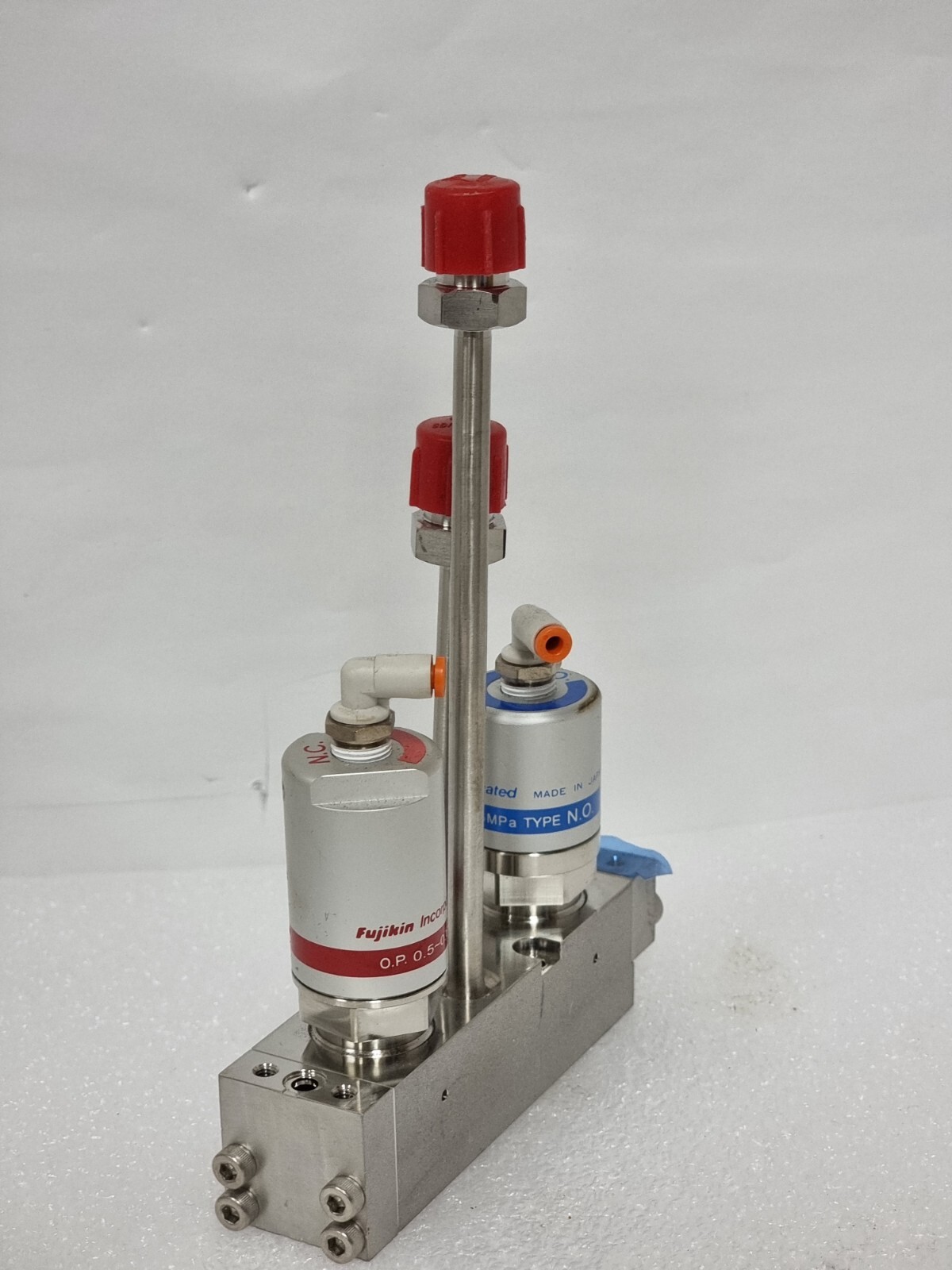 Fujikin Assembly Valve, C No. 591745, 2xO.P 0.5~0.6MPa, NC and NO._96707