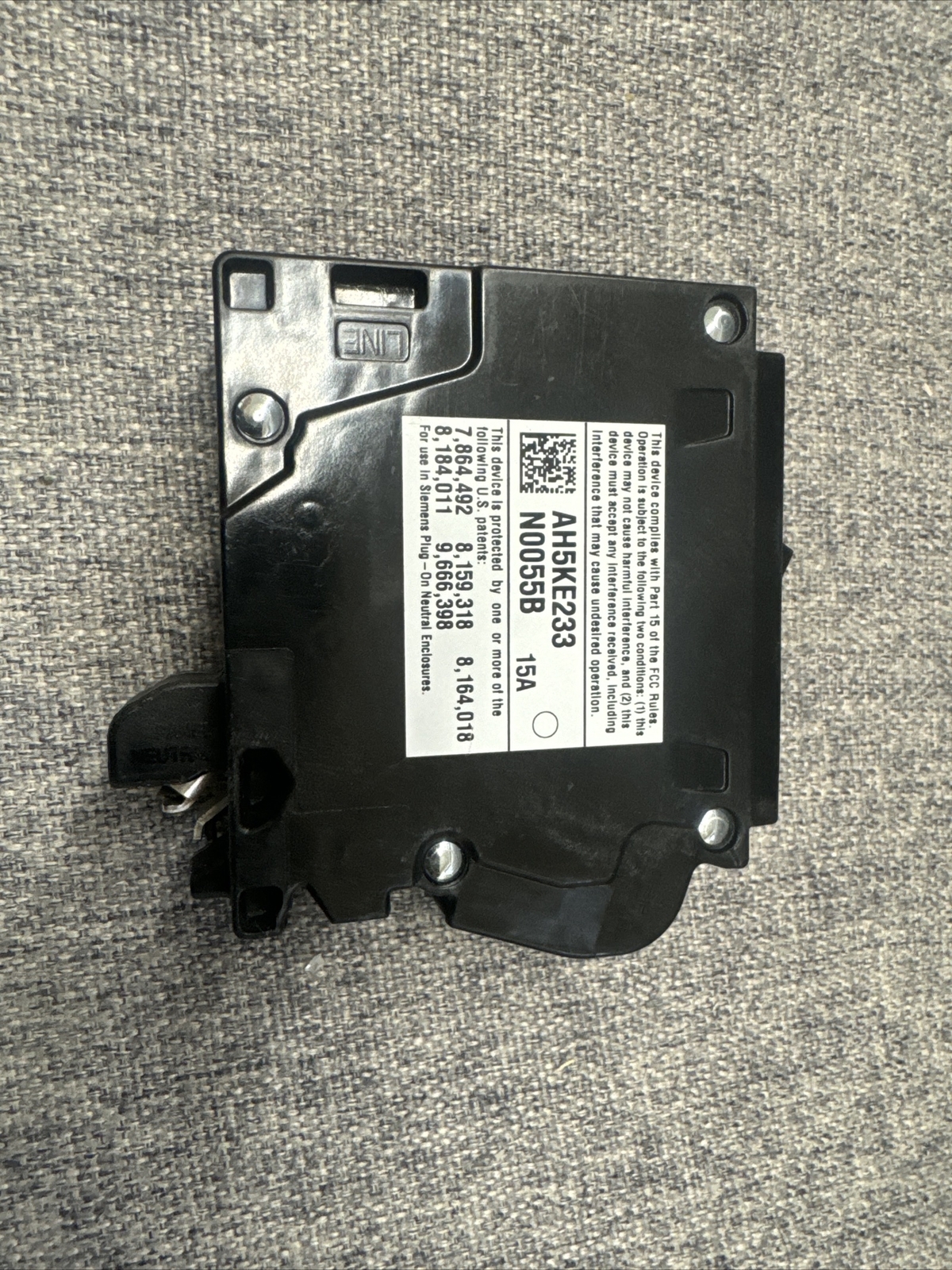 Single (1) – SIEMENS QA115AFCN 15A AFCI PLUG ON NEUTRAL (NO PIGTAIL WIRE)