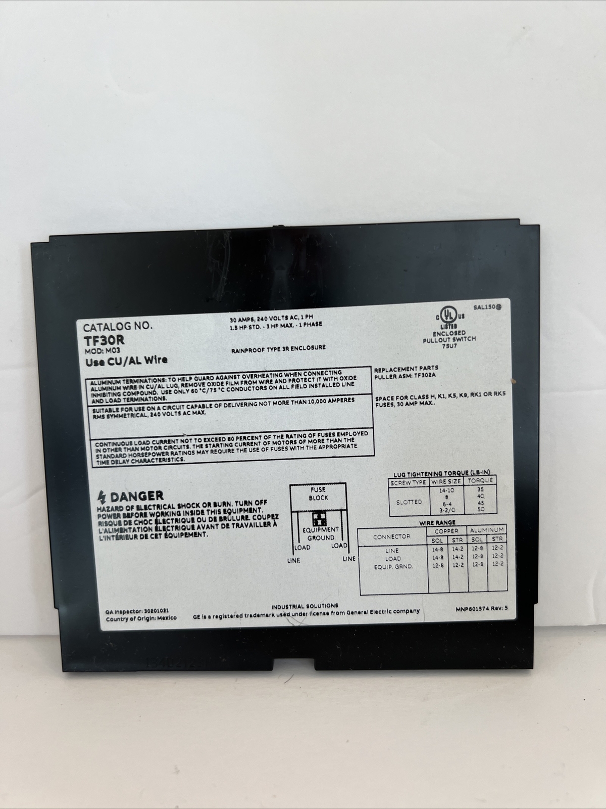 GE 30-Amp Fusible Enclosed Molded Case Switch Disconnect