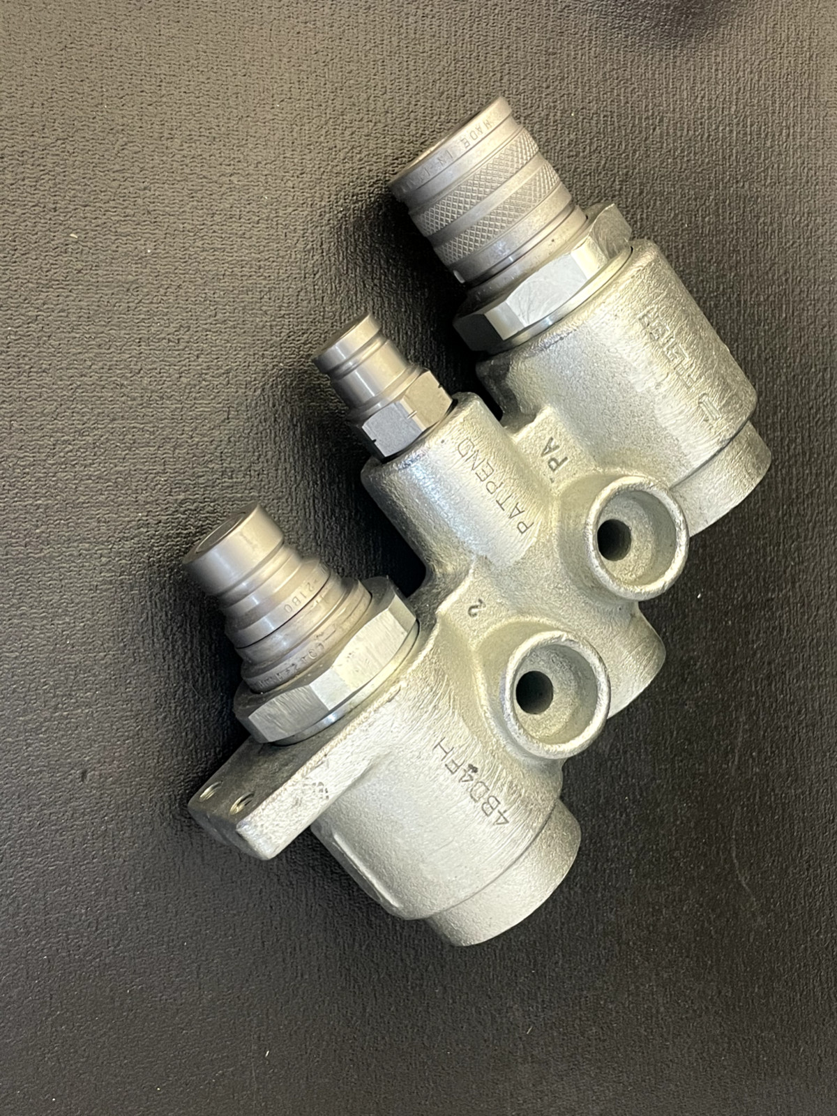 Faster 4BD4FH 7246783 Hydraulic Quick connect flat face block bobcat no inlets