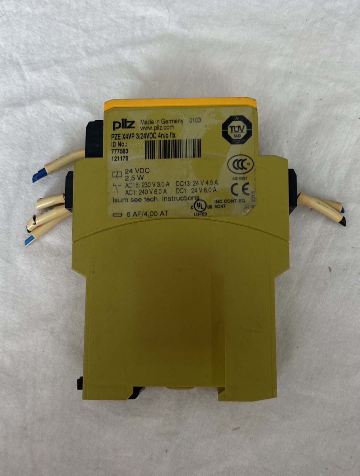 Pilz 777583 PZE X4VP 3/24VDC 4N/O FIX Safety Relay Contact Expansion Module