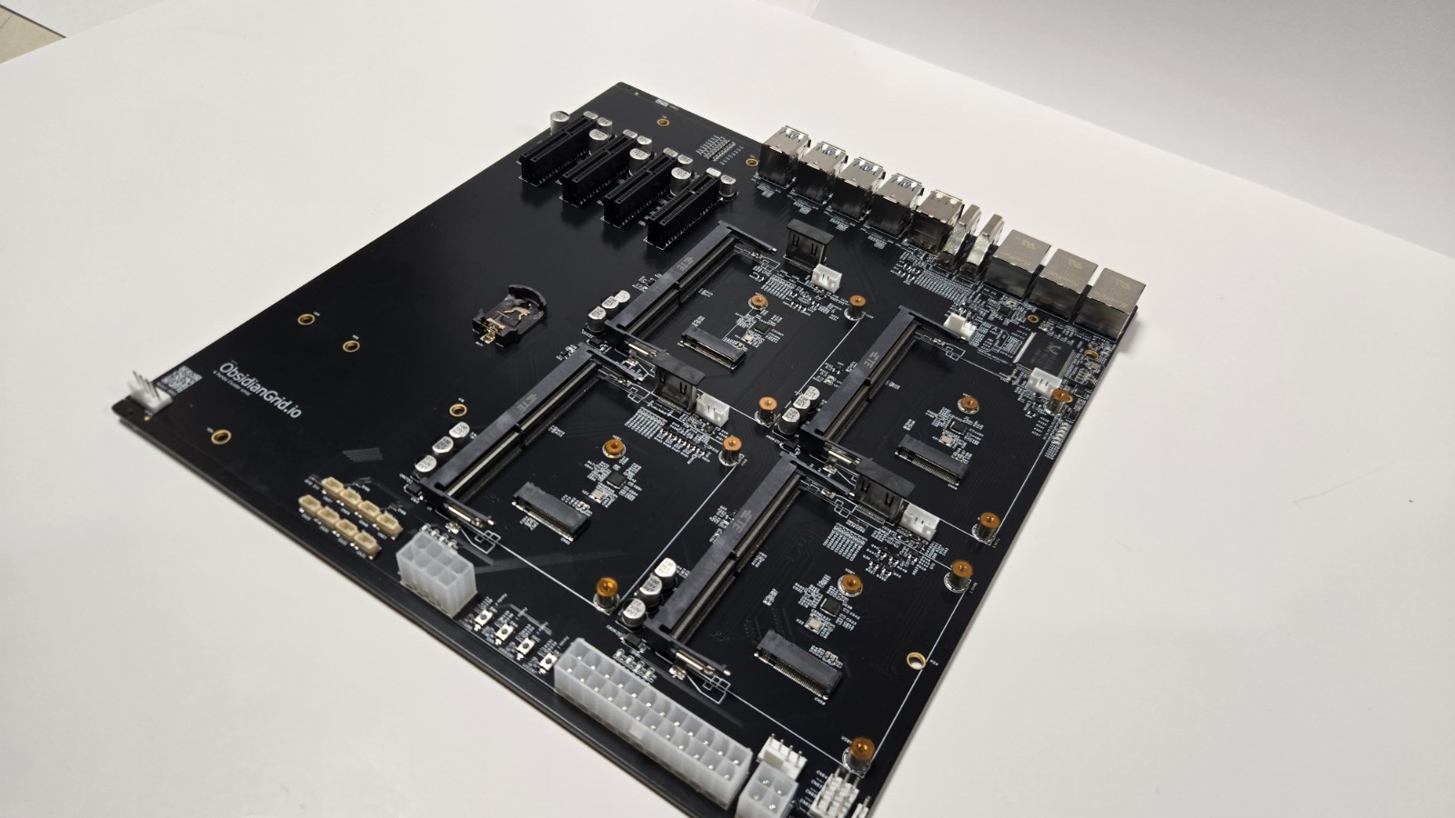 Lattepanda mu cluster/server development board 4 nodes