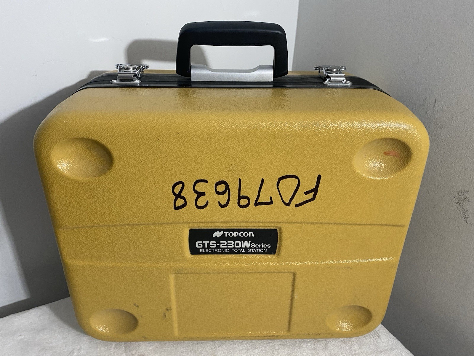 TOPCON GTS-233W ( GTS-230W Series) 3” Electronic Total Station W/ Case & Charger