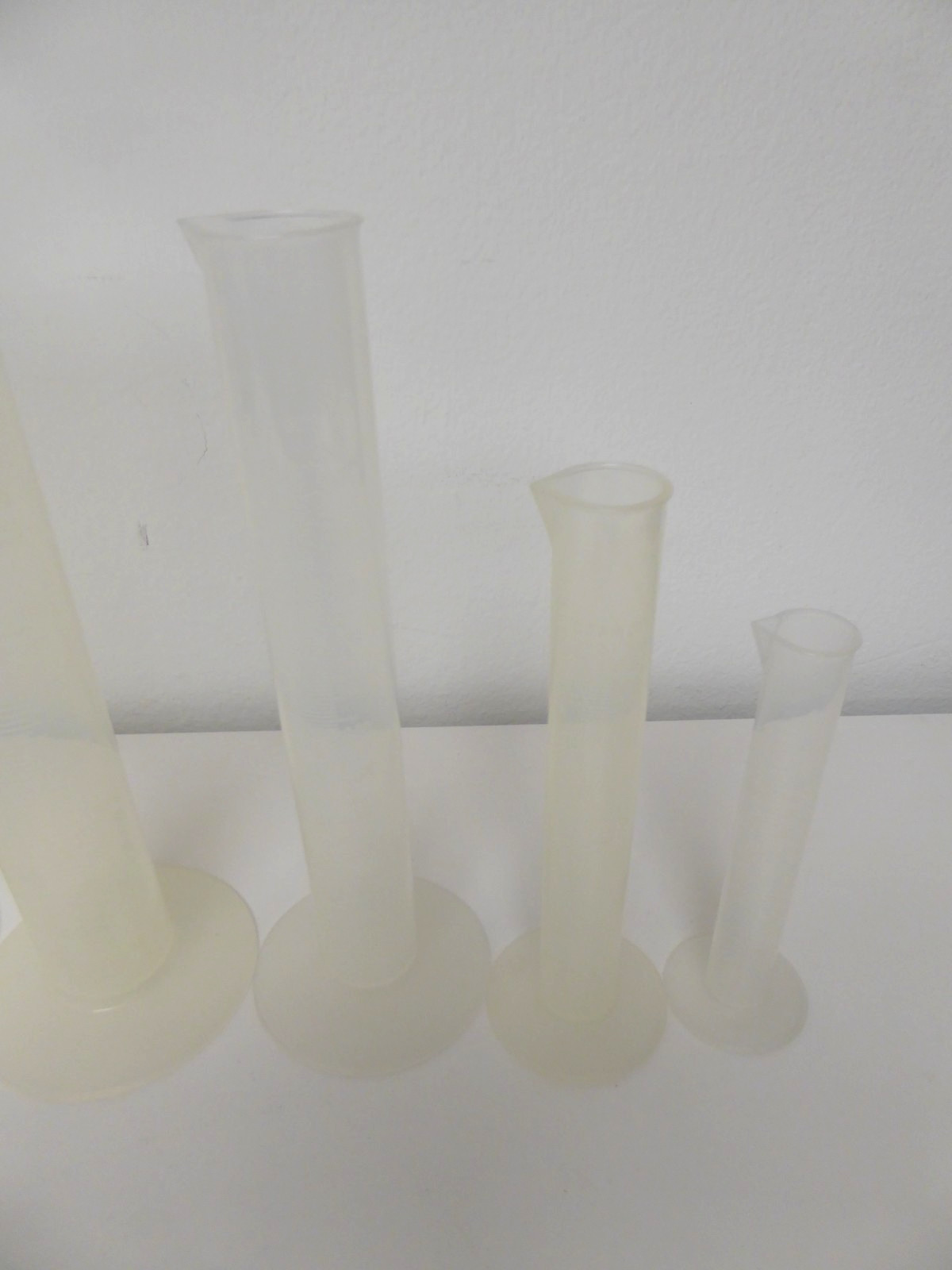 Set of 5 Plastic Graduated Cylinders 1000ml, 500ml, 250ml, 100ml & 50ml
