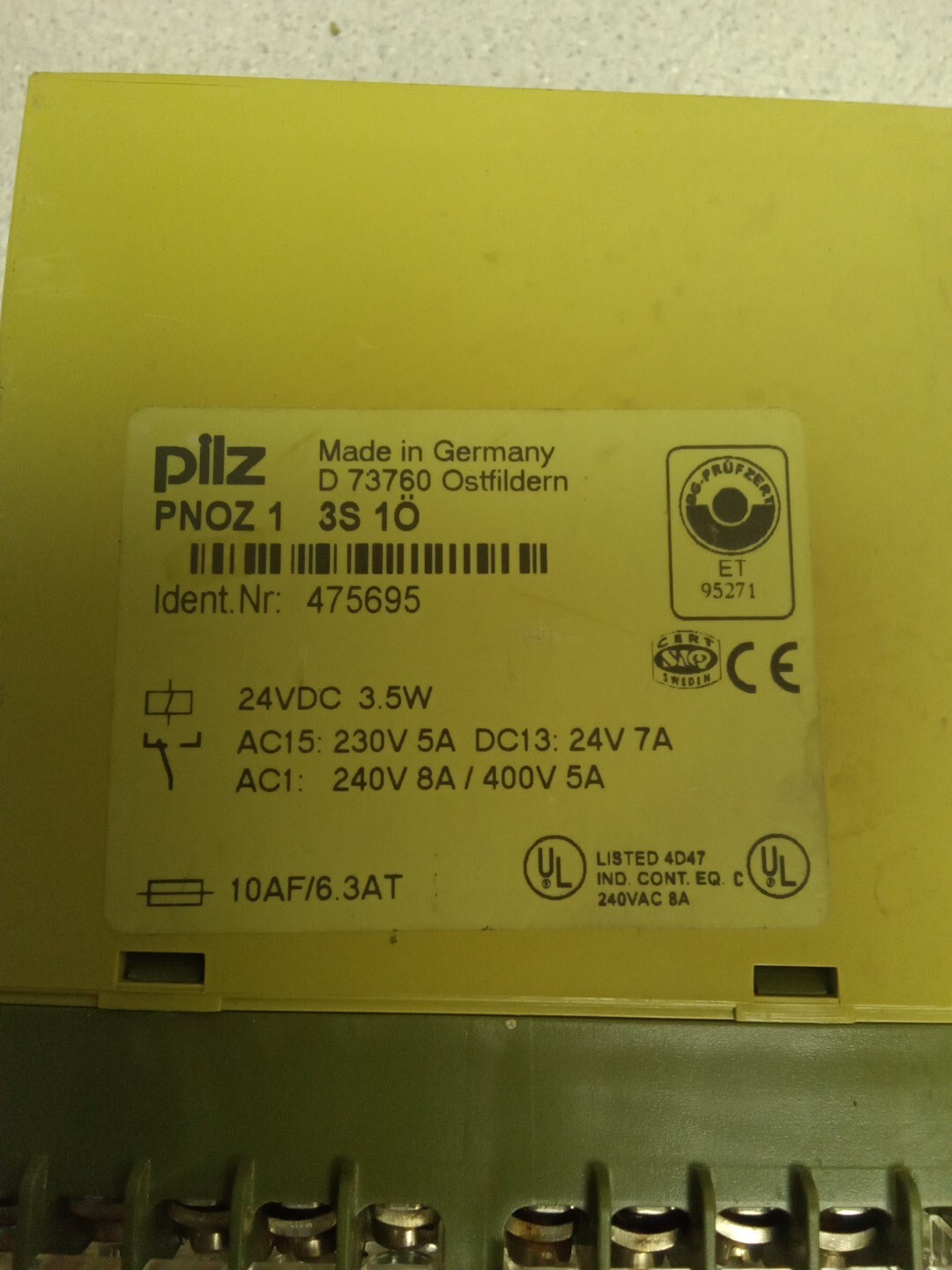 Pilz 475695 safety relay PNOZ 1 3S 10 24VDC 3.5W
