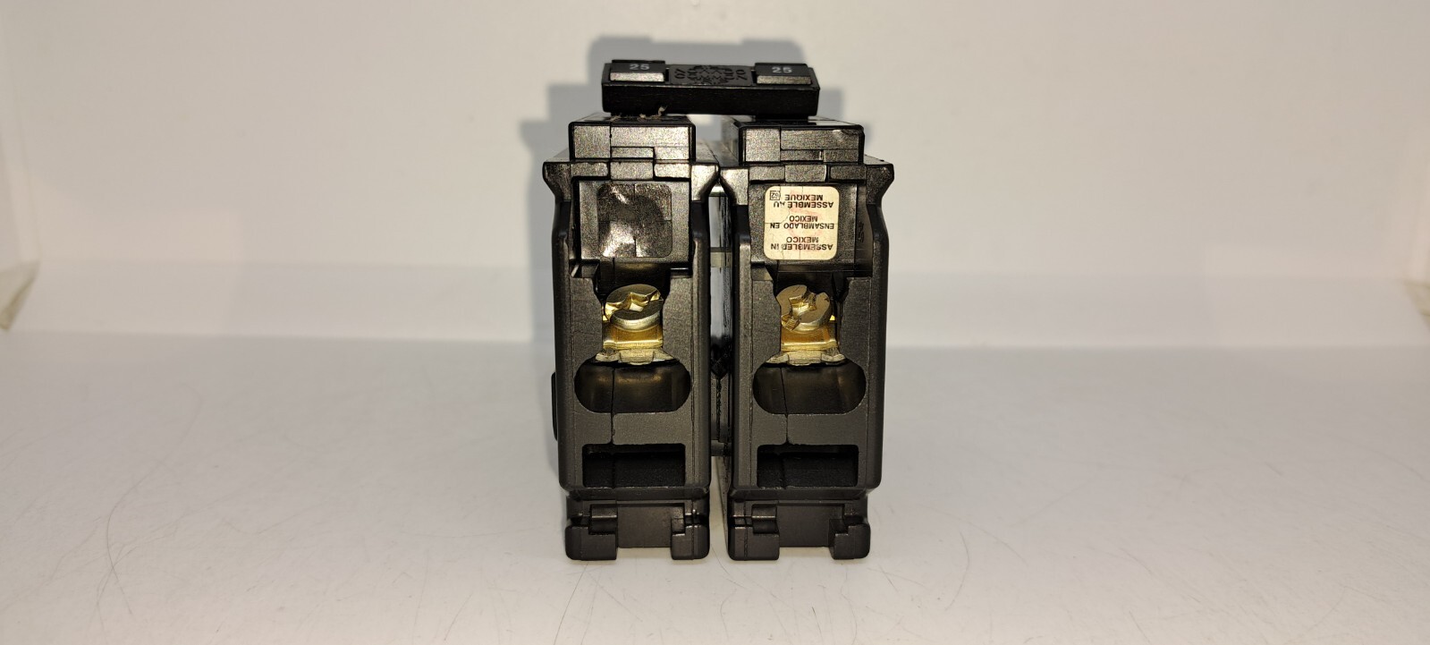 Square D HOM225 2 Pole 25 Amp 120/240v Type HOM Circuit Breaker