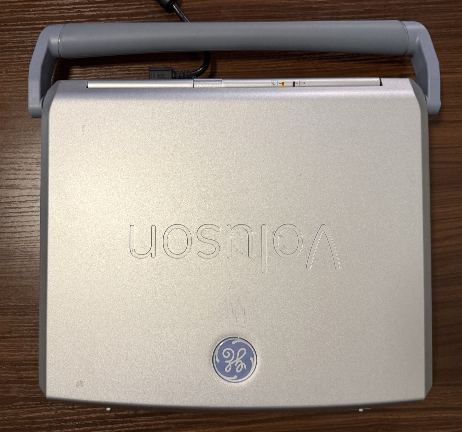 GE VOLUSON i BT14 2015 OB/GYN ULTRASOUND, BOX ONLY, PROBES ARE NOT INCLUDED.