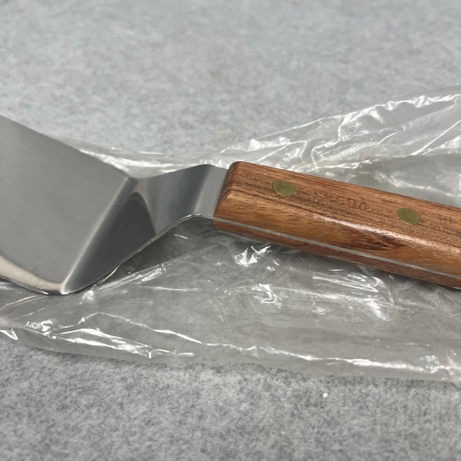 Dexter S8694 Wood Handle 11″ Grill Spatula MADE IN USA – NEW