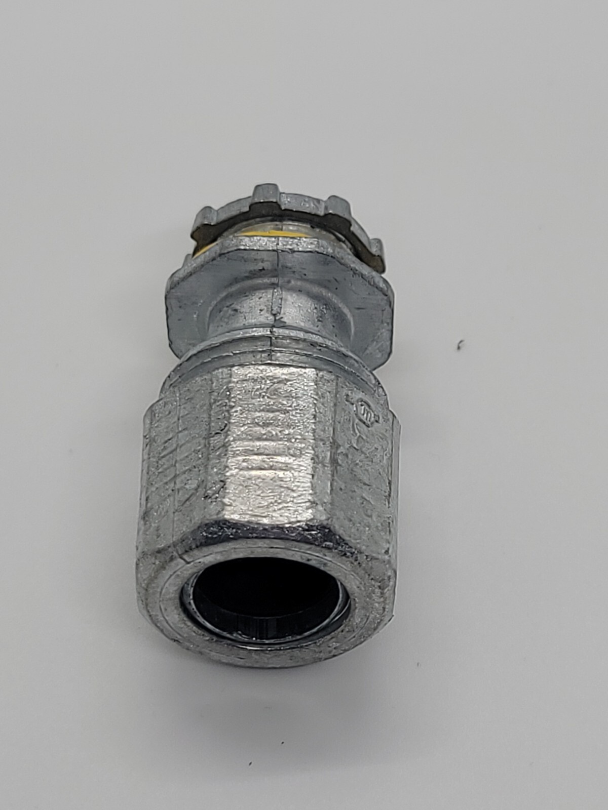 AI Arlington Rain & Concrete Tight Fitting for PVC Jacketed MC Cable 1/2 LTMC507