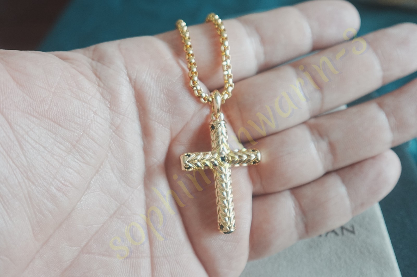 NEWDAVIDYURMAN.18K-GOLD LARGE DIAMOND CHEVRON CROSS PENDANT