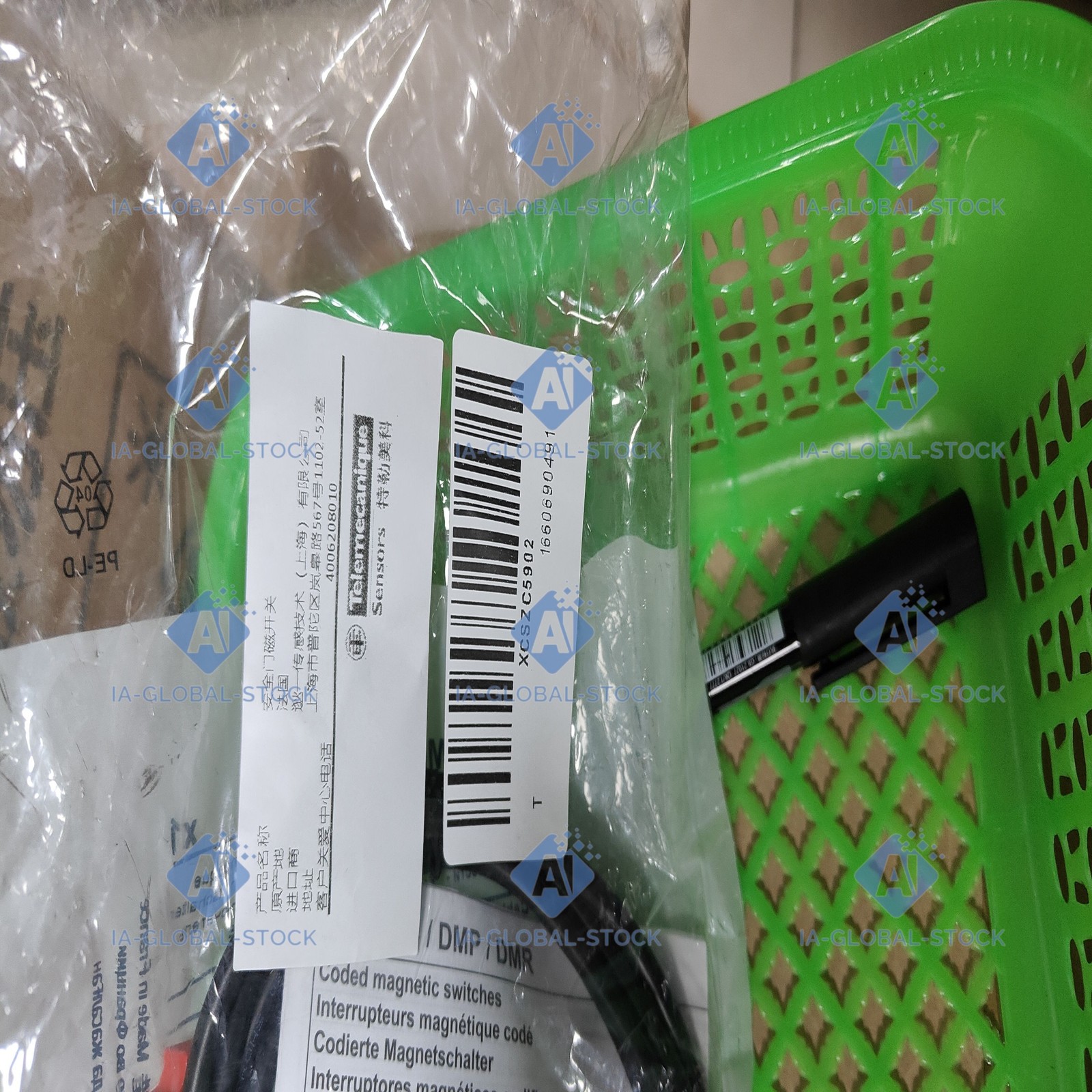 One NEW Schneider XCSZC5902 US Duty-free High Quality