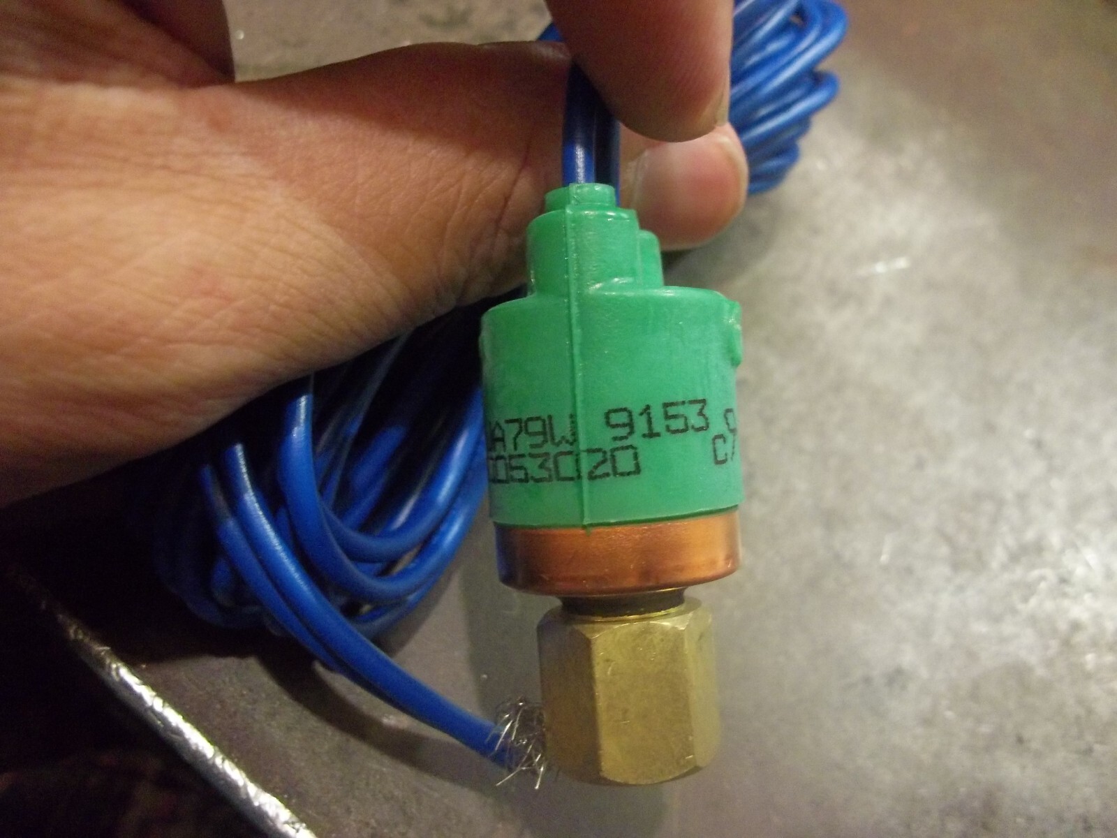 NIB SERVICEFIRST CNT00641 ACB-2UA79W LOW PRESSURE CONTROL SWITCH (MM12)