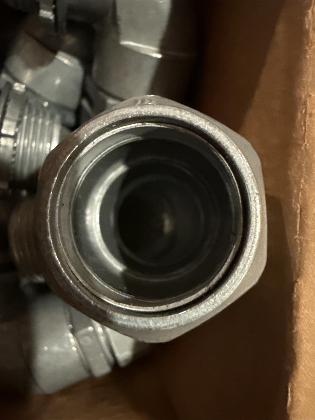 Box of 20 Madison Electric 213 90 Degree 3/4” EMT Compression Connectors New