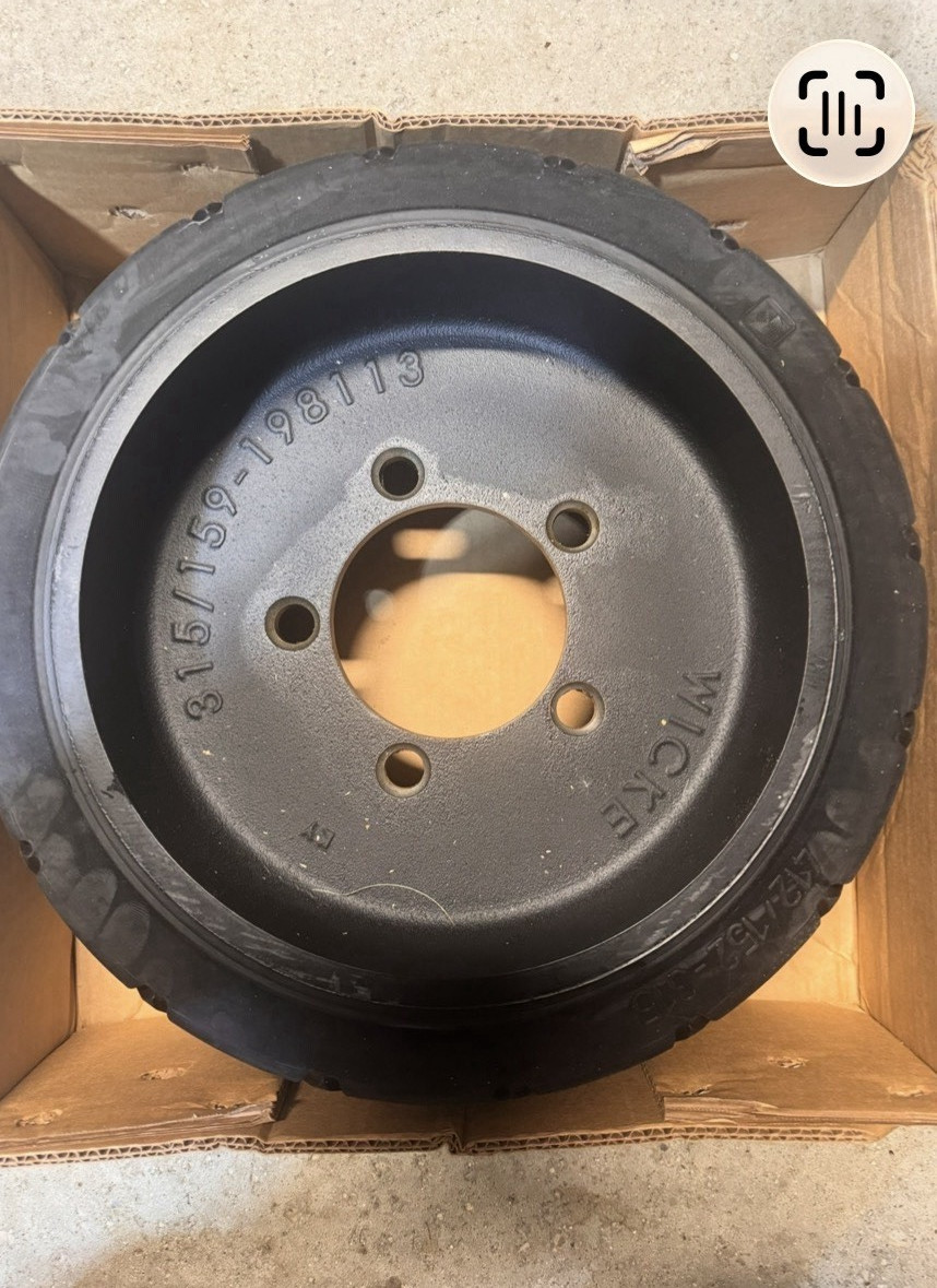 Tennant 1059658 Drive Tire Drive-Scrbr for Scrubber, Black 16.0 x 6.0